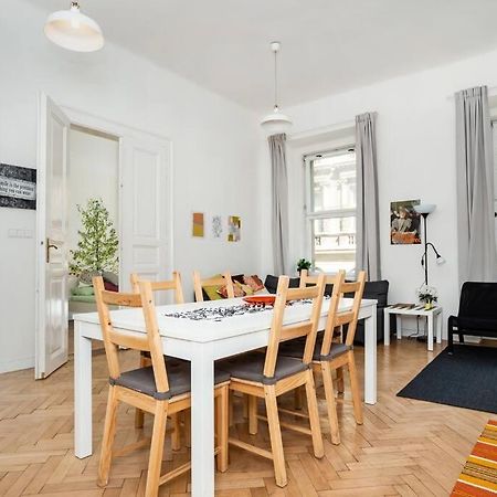 Bright, Spacious Apartment In The Historic Centre プラハ エクステリア 写真