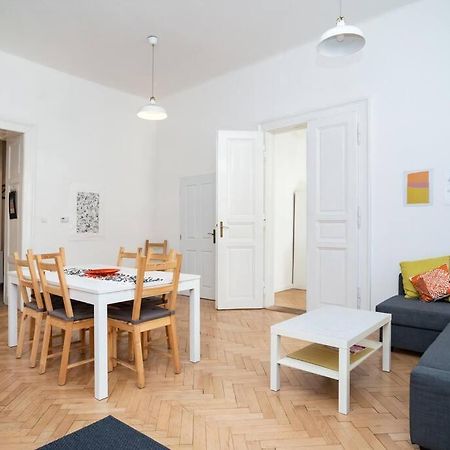 Bright, Spacious Apartment In The Historic Centre プラハ エクステリア 写真
