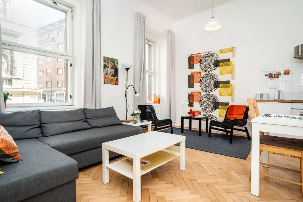 Bright, Spacious Apartment In The Historic Centre プラハ エクステリア 写真
