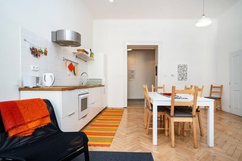 Bright, Spacious Apartment In The Historic Centre プラハ エクステリア 写真